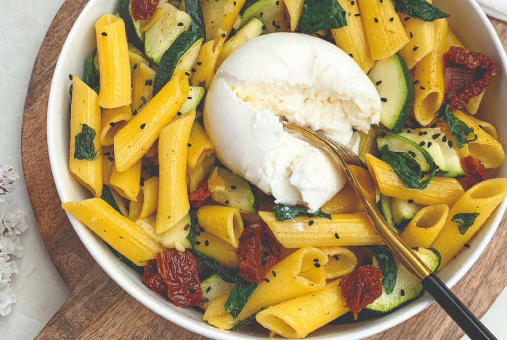 Makaron ze szpinakiem i suszonymi pomidorami